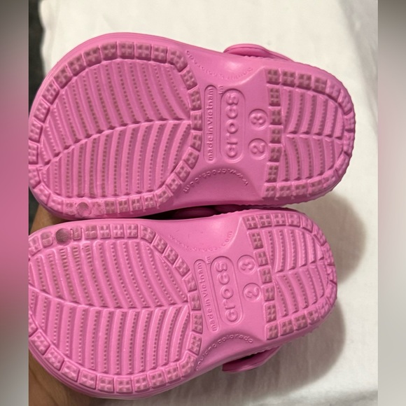 Pink 2/3 Infant Crocs - Picture 2 of 4